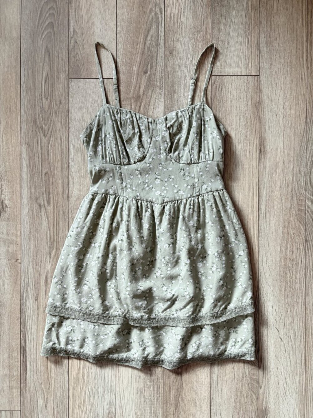 Hollister Sage Green Ditsy Floral Double Tier Corset Mini Dress Womens Medium - Picture 6 of 13